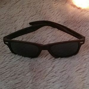 Tented lens gender-neutral sunglasses